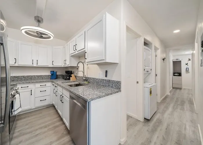 Holiday home 3Br 2Ba Home W Jacuzzi Near Reid Park & Zoo Unit A *