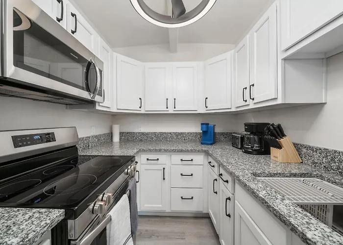 3Br 2Ba Home W Jacuzzi Near Reid Park & Zoo Unit A Tucson