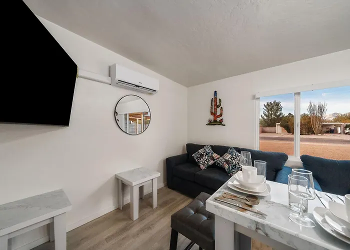 Holiday home 3Br 2Ba Home W Jacuzzi Near Reid Park & Zoo Unit A *