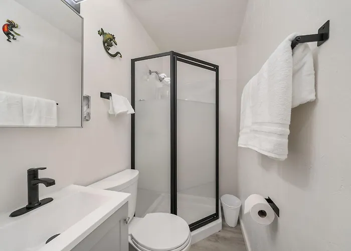 Holiday home 3Br 2Ba Home W Jacuzzi Near Reid Park & Zoo Unit A *