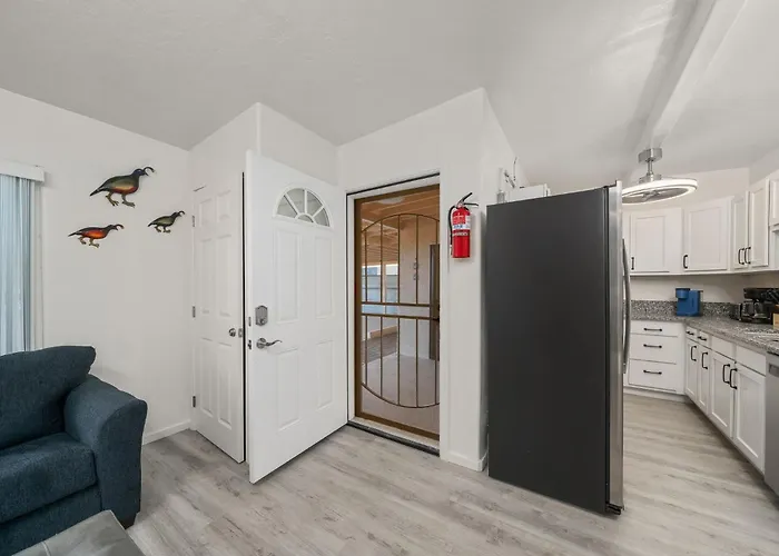 Holiday home 3Br 2Ba Home W Jacuzzi Near Reid Park & Zoo Unit A *
