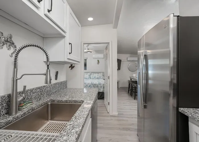 3Br 2Ba Home W Jacuzzi Near Reid Park & Zoo Unit A