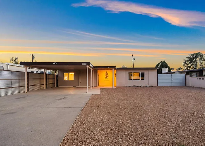 3Br 2Ba Home W Jacuzzi Near Reid Park & Zoo Unit A Holiday home