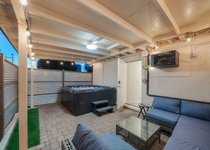 3Br 2Ba Home W Jacuzzi Near Reid Park & Zoo Unit A Holiday home *