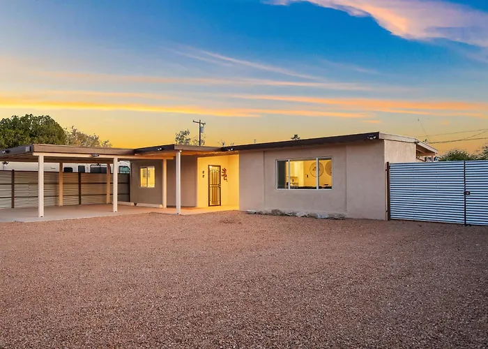 3Br 2Ba Home W Jacuzzi Near Reid Park & Zoo Unit A *