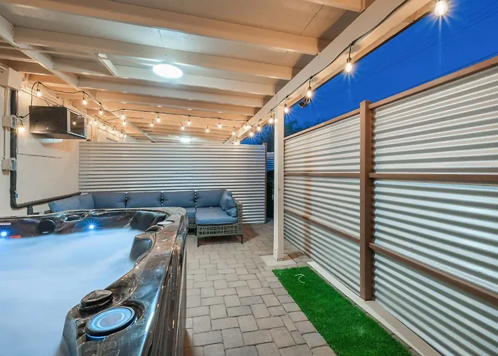 3Br 2Ba Home W Jacuzzi Near Reid Park & Zoo Unit A Tucson