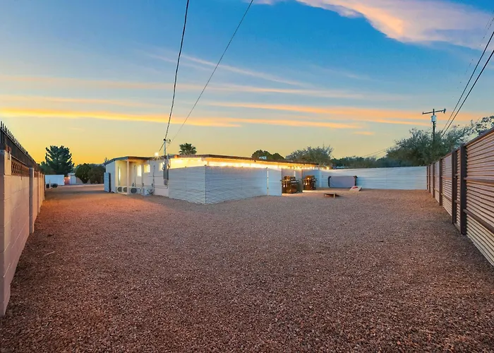 3Br 2Ba Home W Jacuzzi Near Reid Park & Zoo Unit A *