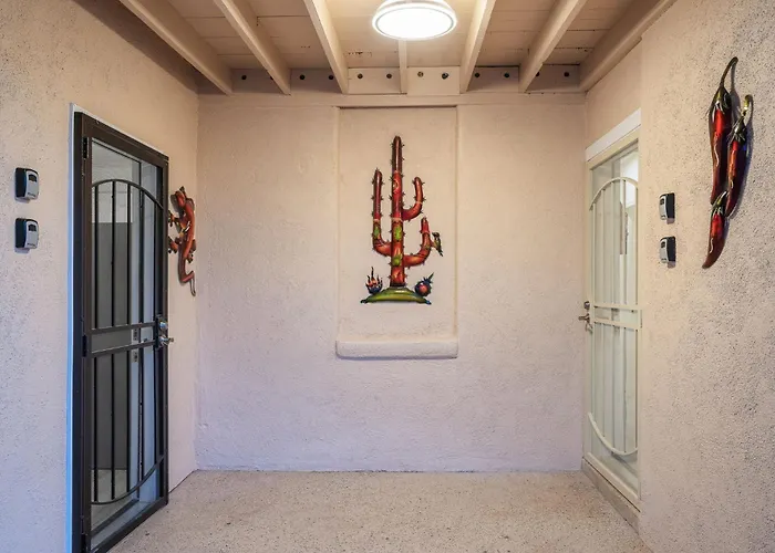3Br 2Ba Home W Jacuzzi Near Reid Park & Zoo Unit A *