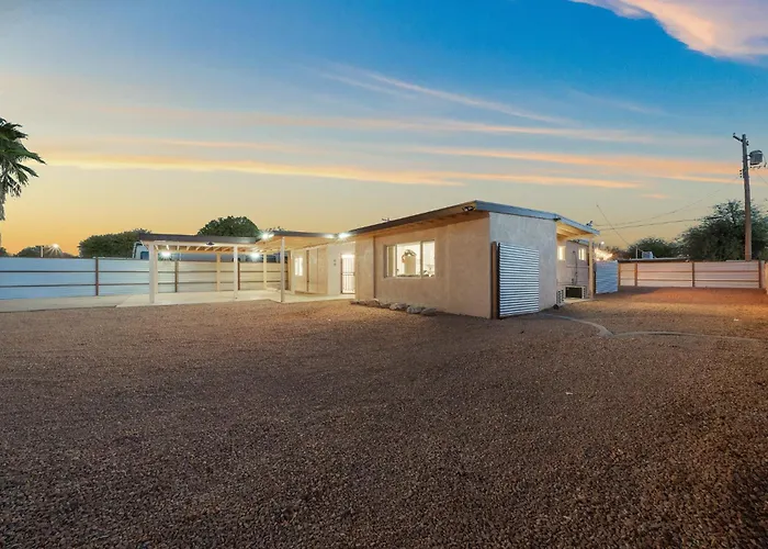 3Br 2Ba Home W Jacuzzi Near Reid Park & Zoo Unit A *