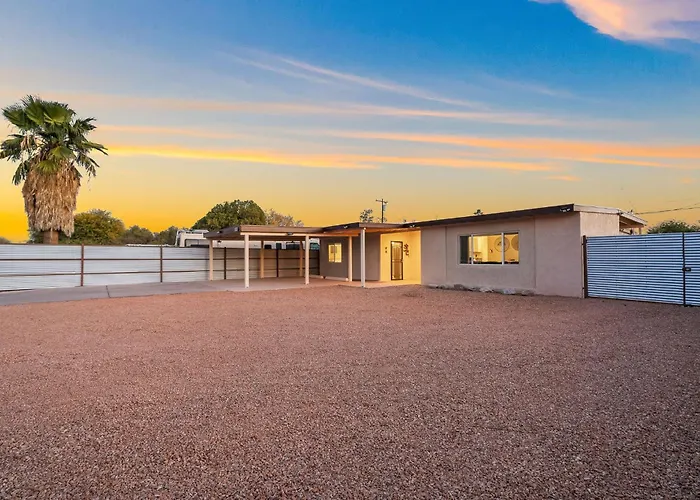 Holiday home 3Br 2Ba Home W Jacuzzi Near Reid Park & Zoo Unit A *